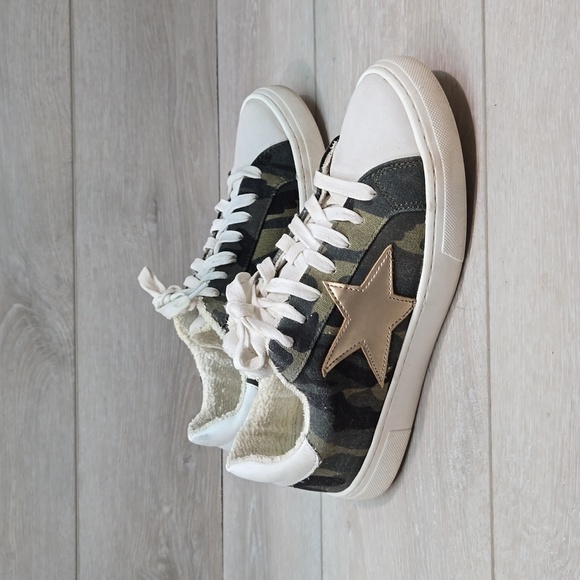 Steven NY Women Reeves Stars Camo sneakers shoes sz 8M - Picture 1 of 11